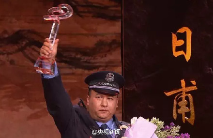 2014年度感动中国十大人物事迹及颁奖词（木拉提·西日甫江）
