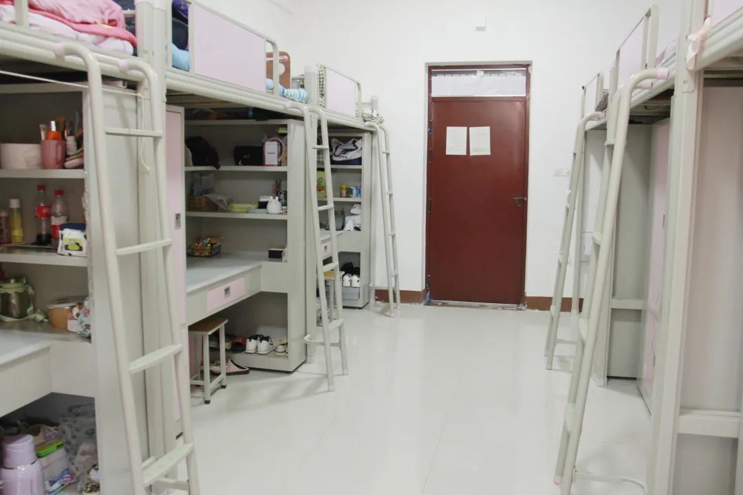 河南护理学院的女寝室图片